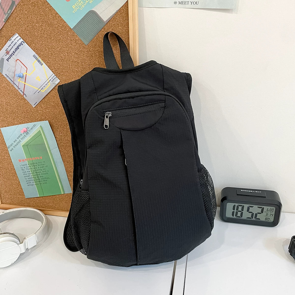 Ultra-Lightweight Cycling & Sports Daypack Rugged "Tooling" Style Outdoor Backpack Large Capacity Hiking & Mountaineering Bag Versatile Schoolbag for College & Adventure